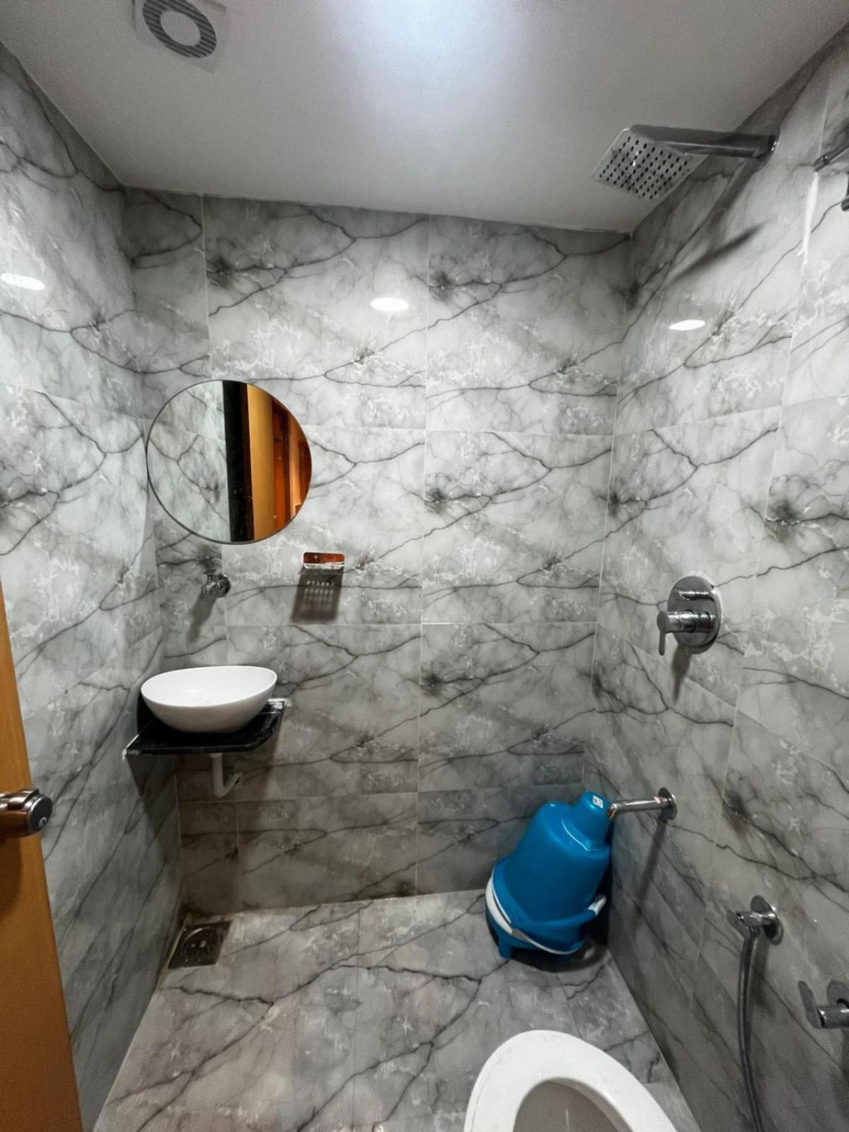 Hotel Phoniex Ahmedabad Exterior foto
