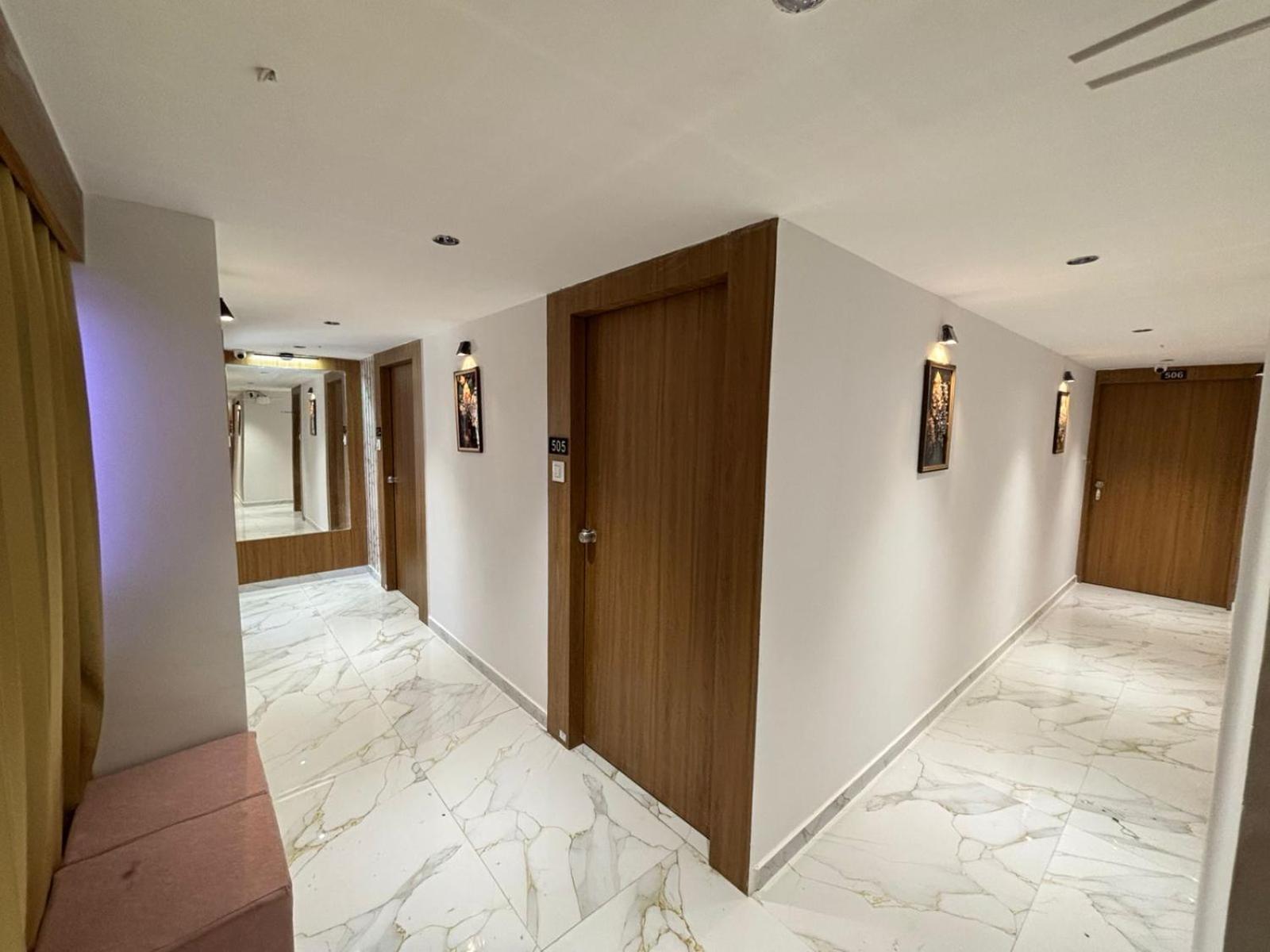Hotel Phoniex Ahmedabad Exterior foto