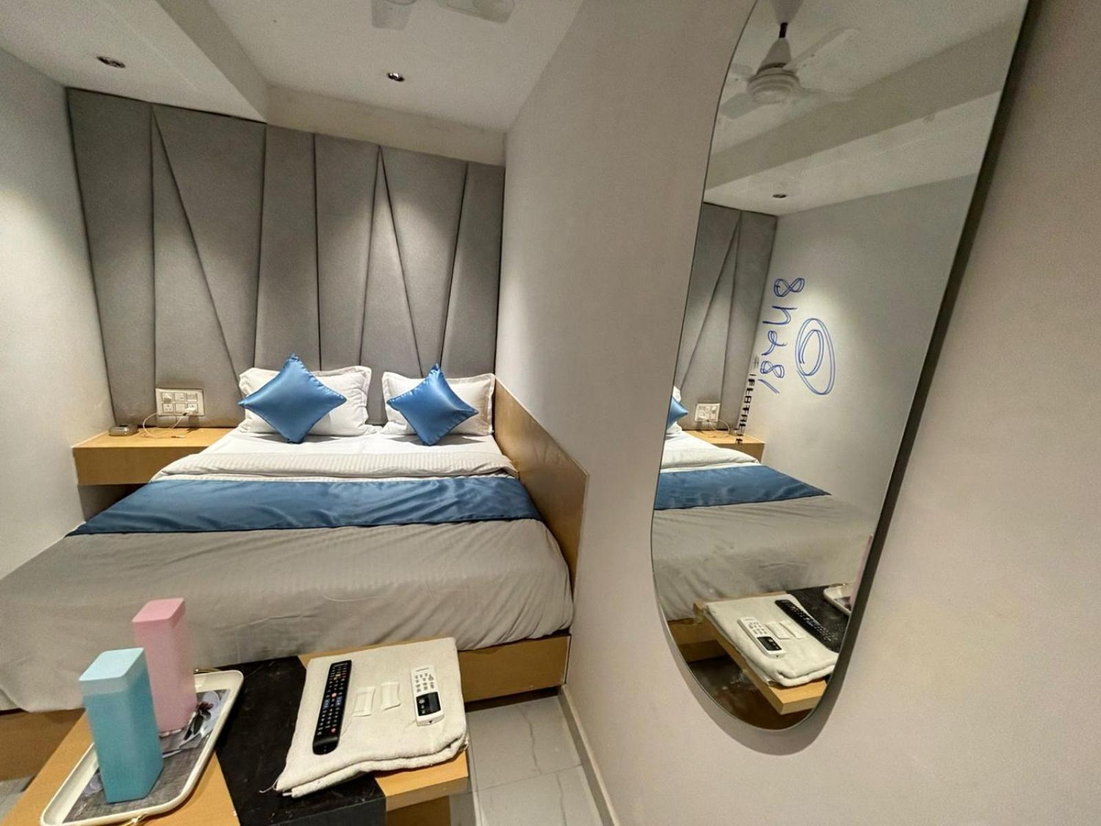 Hotel Phoniex Ahmedabad Exterior foto