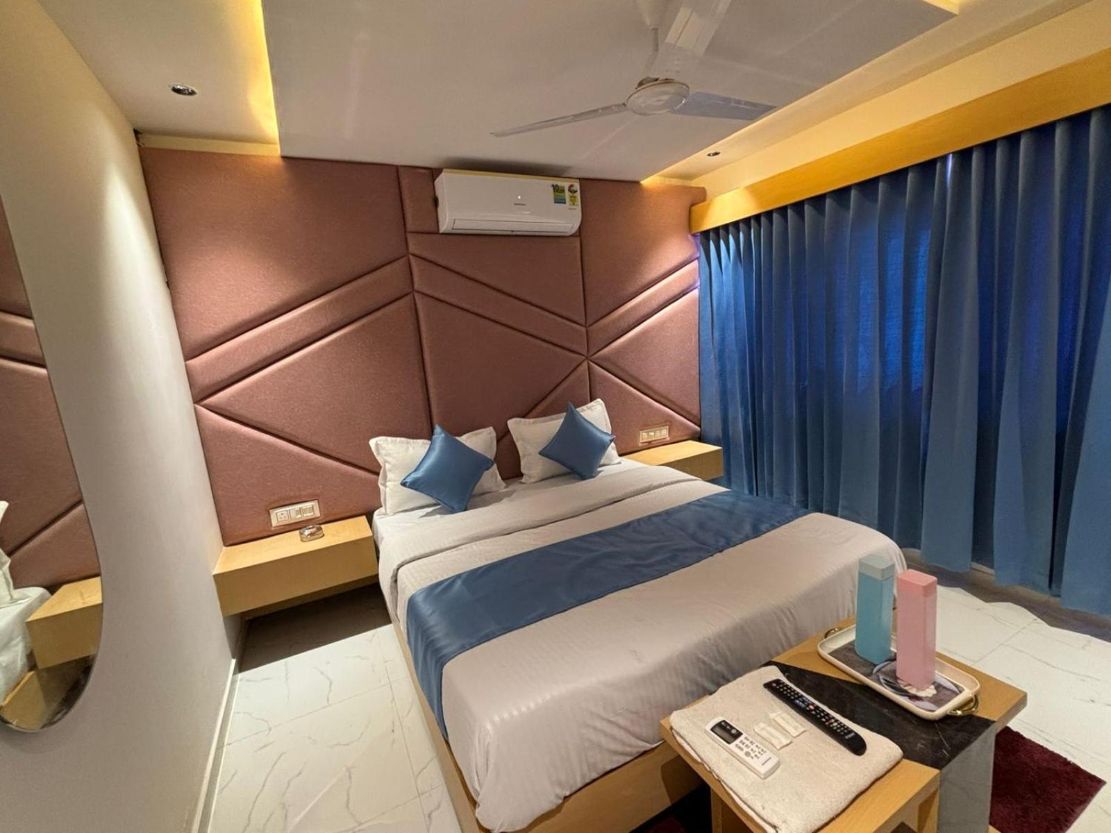 Hotel Phoniex Ahmedabad Exterior foto