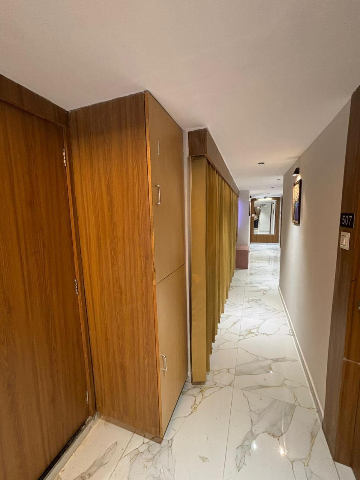 Hotel Phoniex Ahmedabad Exterior foto