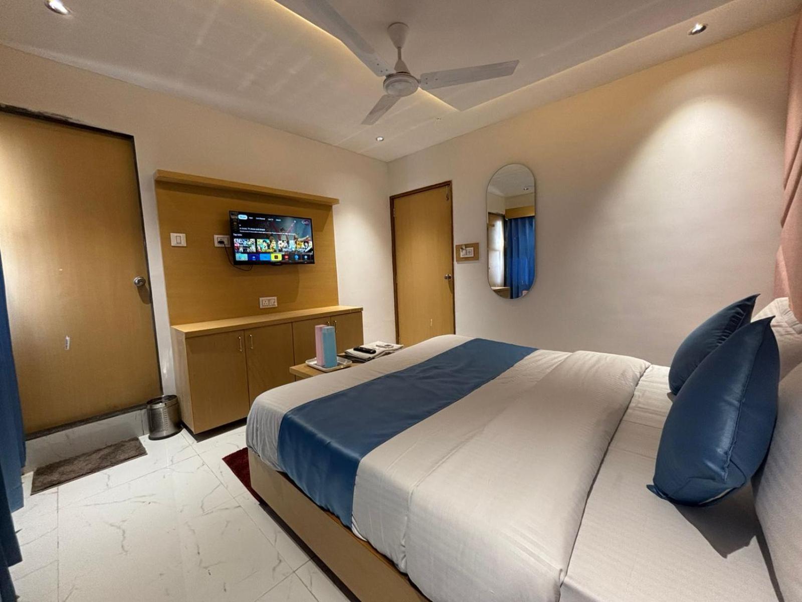 Hotel Phoniex Ahmedabad Exterior foto